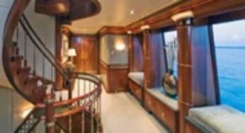 Rent 86ft Luxury Yacht in Dubai